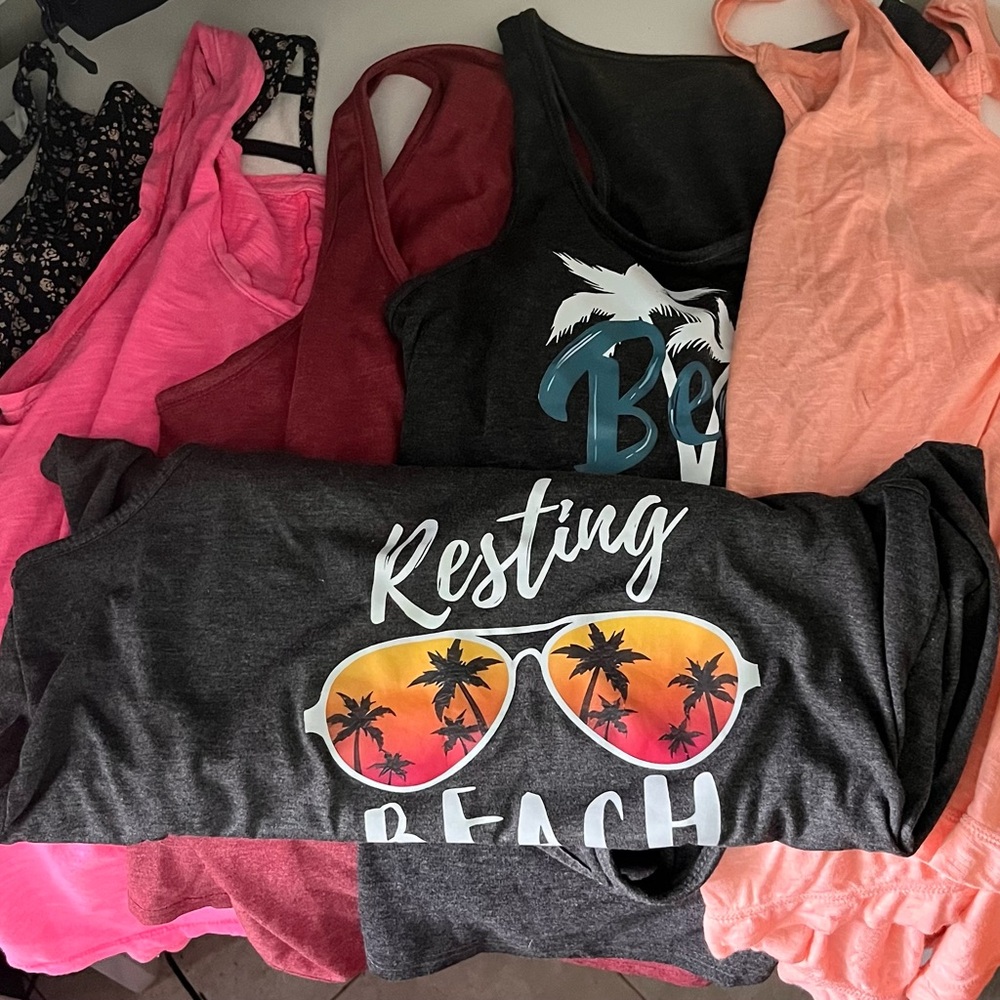 Bundle of 6 tank tops